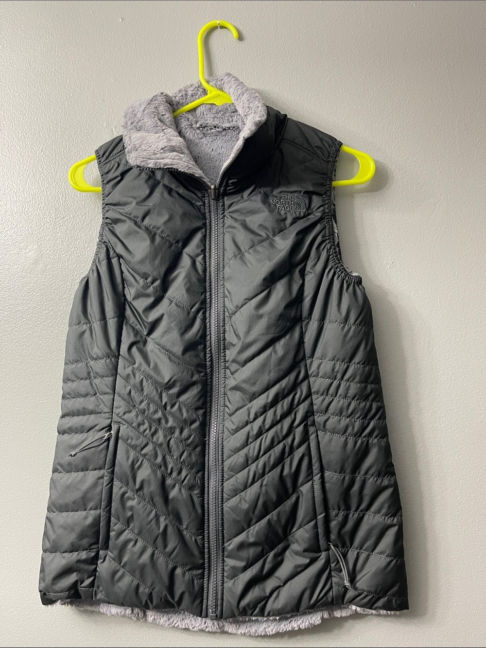 THE NORTH FACE MOSSBUD INSULATED REVERSIBLE VEST Plush Black Gray Women’s small